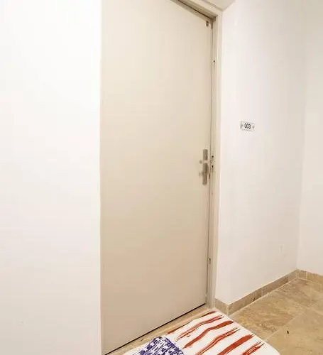 Hawai Wifi Hypercentre Arenes * ニーム