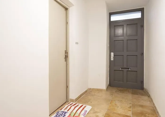 Hawai Wifi Hypercentre Arenes アパート ニーム